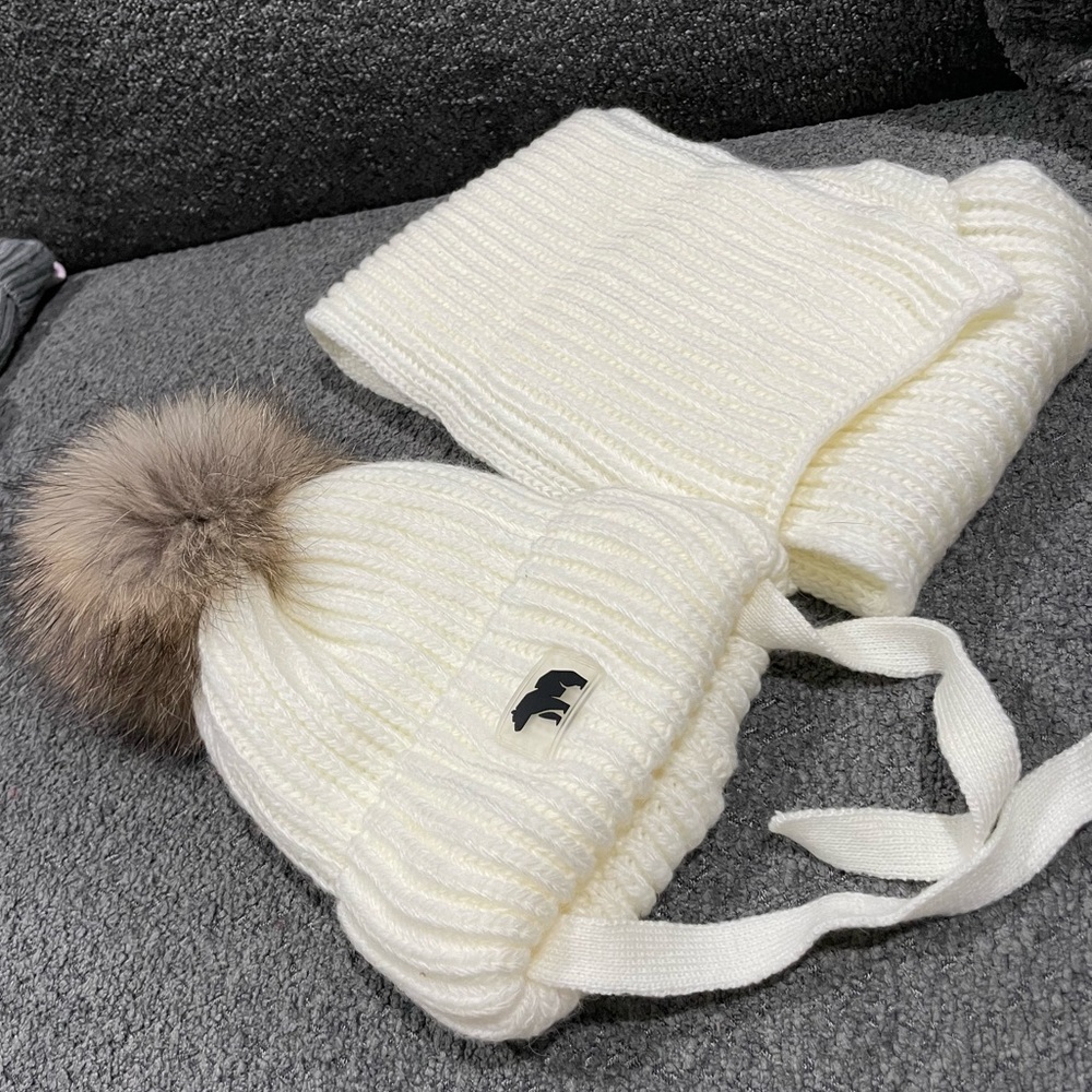 Fluffy fur knitted pom pom hat white